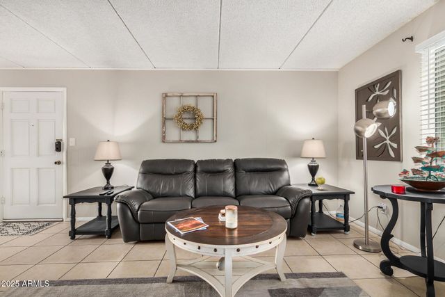 4201 E CAMELBACK Road 15, Phoenix, AZ 85018