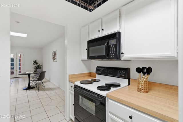2852 W Sheryl Drive, Tucson, AZ 85713