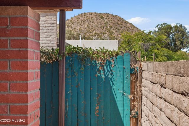 2852 W Sheryl Drive, Tucson, AZ 85713
