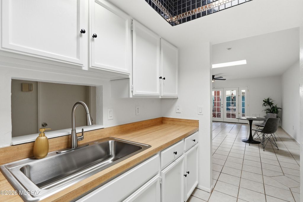 2852 W Sheryl Drive, Tucson, AZ 85713
