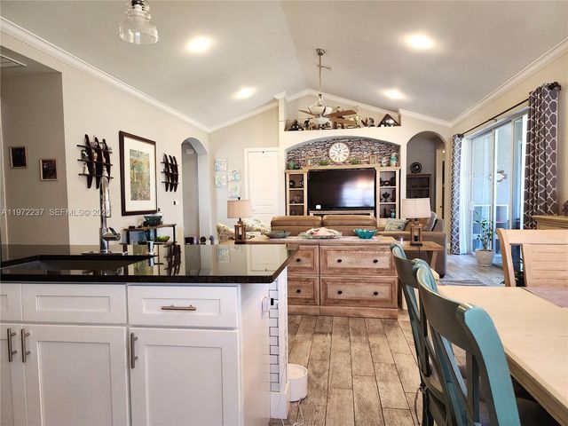 108 Oak Knolls Circle, Sebring, FL 33876