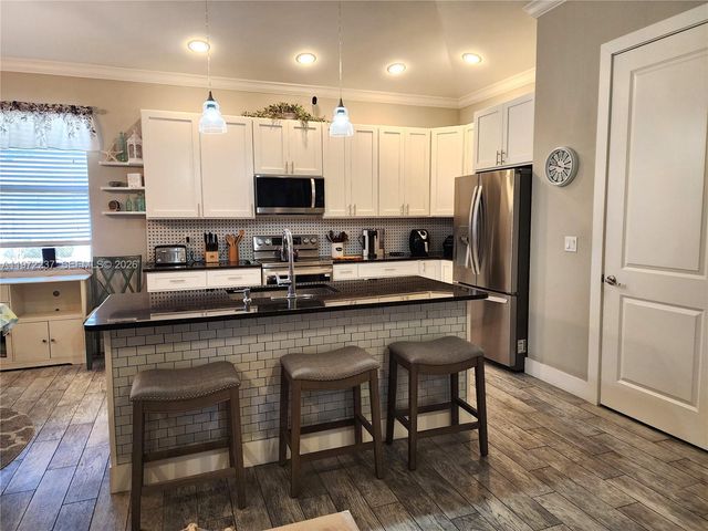 108 Oak Knolls Circle, Sebring, FL 33876