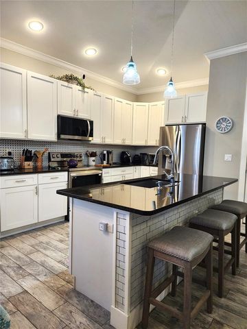 108 Oak Knolls Circle, Sebring, FL 33876