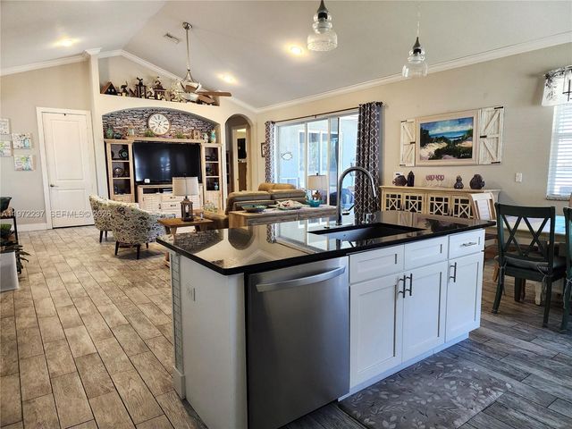 108 Oak Knolls Circle, Sebring, FL 33876