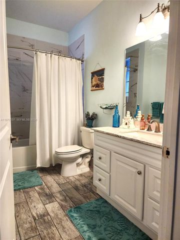 108 Oak Knolls Circle, Sebring, FL 33876