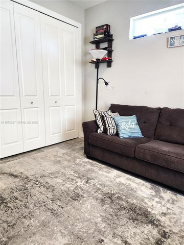 108 Oak Knolls Circle, Sebring, FL 33876