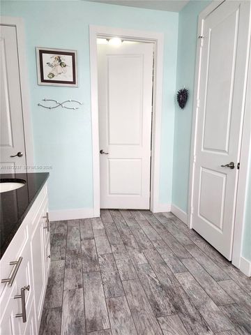 108 Oak Knolls Circle, Sebring, FL 33876