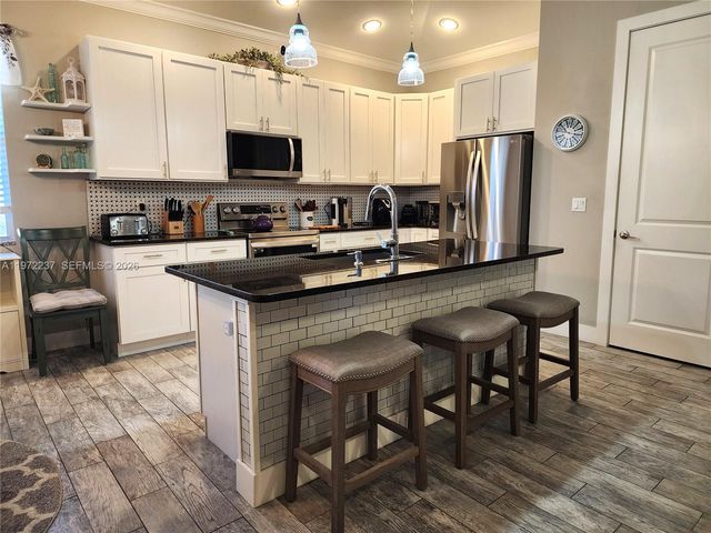 108 Oak Knolls Circle, Sebring, FL 33876