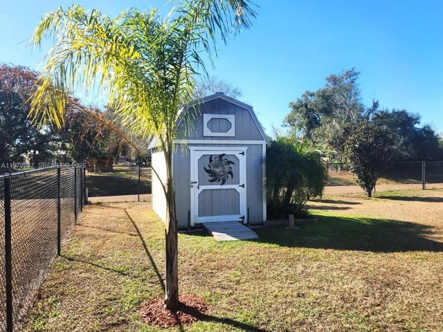 108 Oak Knolls Circle, Sebring, FL 33876