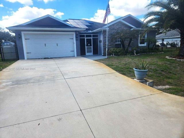108 Oak Knolls Circle, Sebring, FL 33876