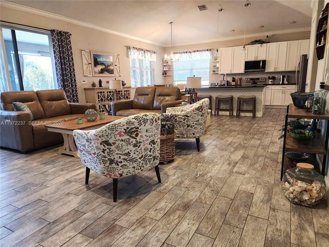 108 Oak Knolls Circle, Sebring, FL 33876