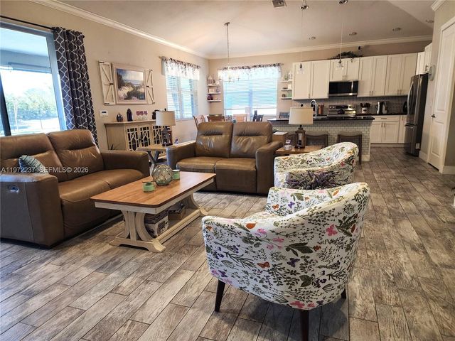 108 Oak Knolls Circle, Sebring, FL 33876