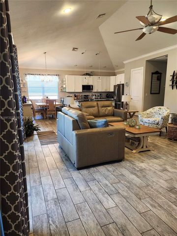 108 Oak Knolls Circle, Sebring, FL 33876