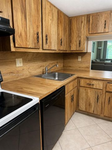8340 Sands Point Boulevard p107, Tamarac, FL 33321