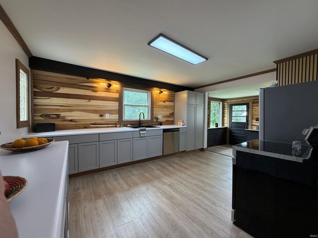 410 18th Street, Bedford, IN 47421