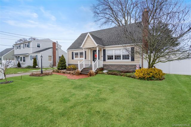 36 Lakewood Avenue, Ronkonkoma, NY 11779