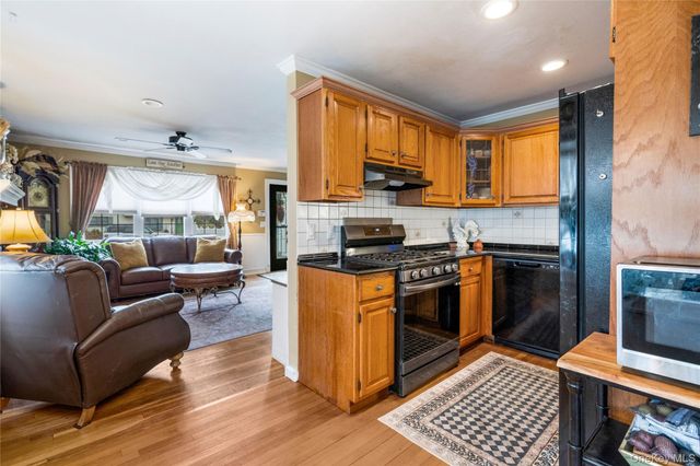 36 Lakewood Avenue, Ronkonkoma, NY 11779