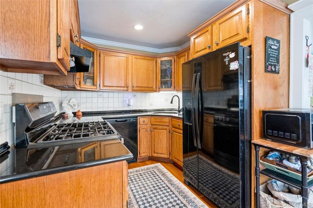 36 Lakewood Avenue, Ronkonkoma, NY 11779