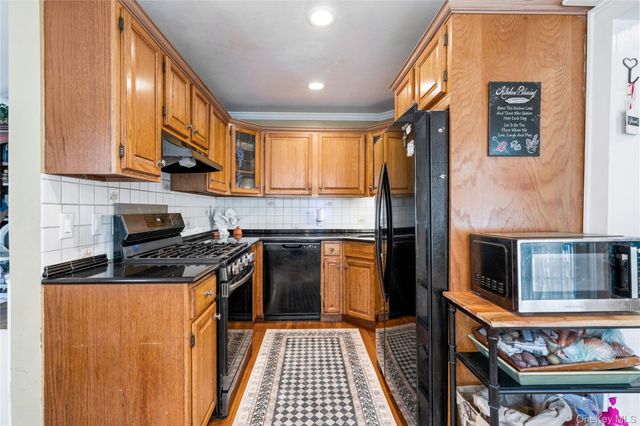 36 Lakewood Avenue, Ronkonkoma, NY 11779