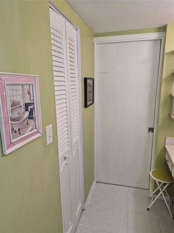 7797 Golf Cir Drive 206, Margate, FL 33063