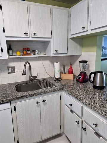 7797 Golf Cir Drive 206, Margate, FL 33063