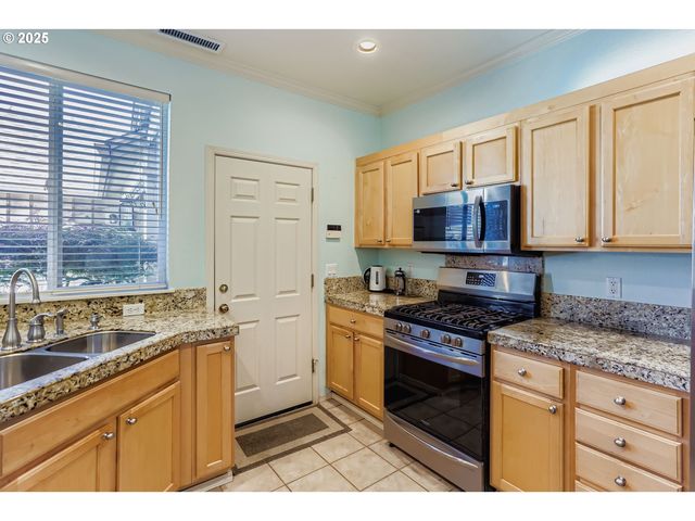 1860 Ne ORENCO STATION Pkwy, Hillsboro, OR 97124
