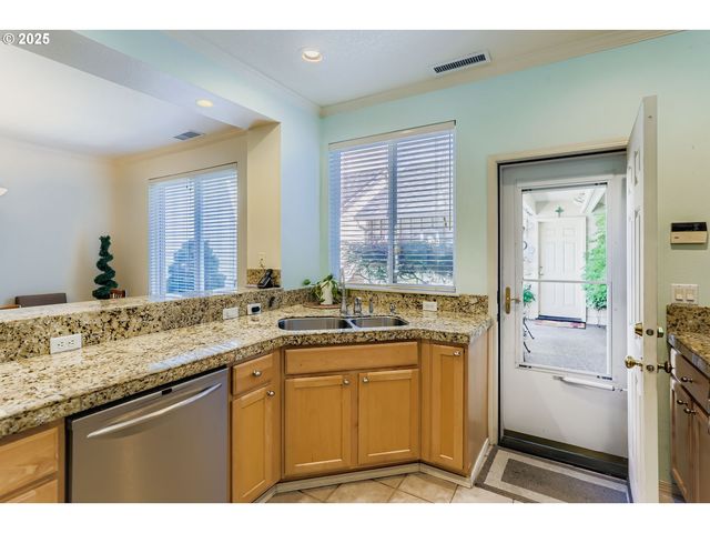 1860 Ne ORENCO STATION Pkwy, Hillsboro, OR 97124