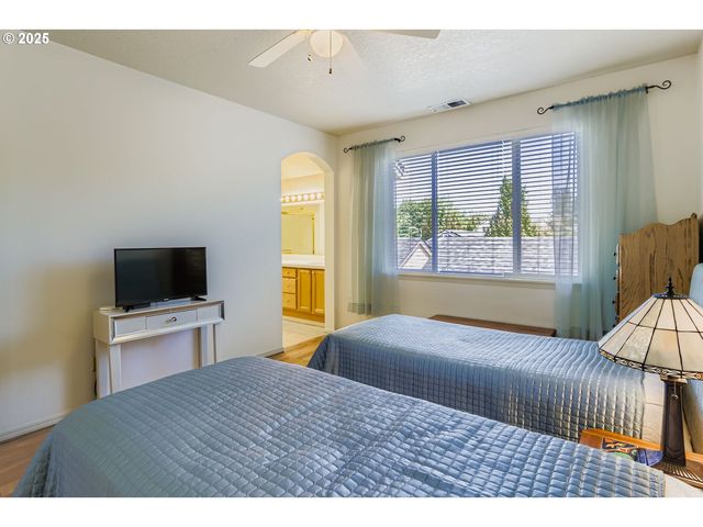 1860 Ne ORENCO STATION Pkwy, Hillsboro, OR 97124