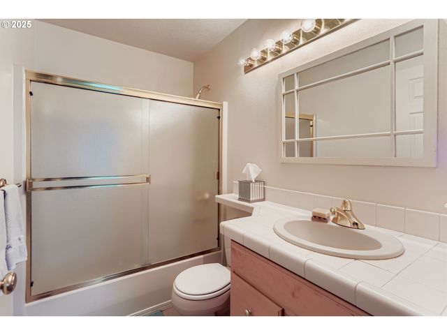 1860 Ne ORENCO STATION Pkwy, Hillsboro, OR 97124