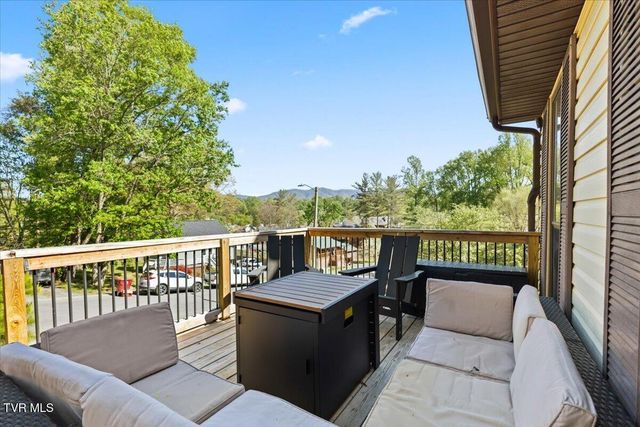 2009 Dusty Drive, Johnson City, TN 37604