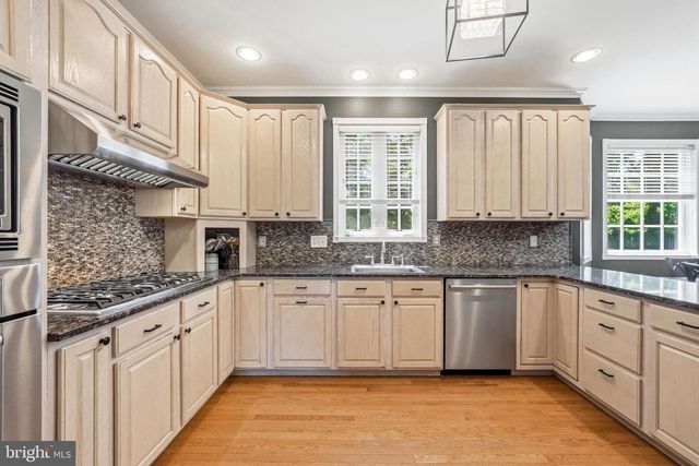23 HUNTINGTON DR, Burlington, NJ 08016