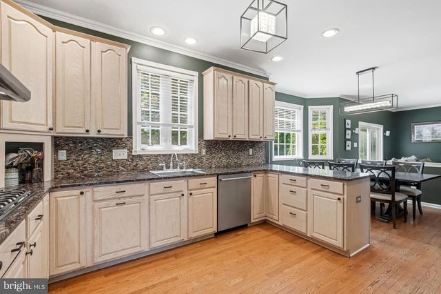 23 HUNTINGTON DR, Burlington, NJ 08016