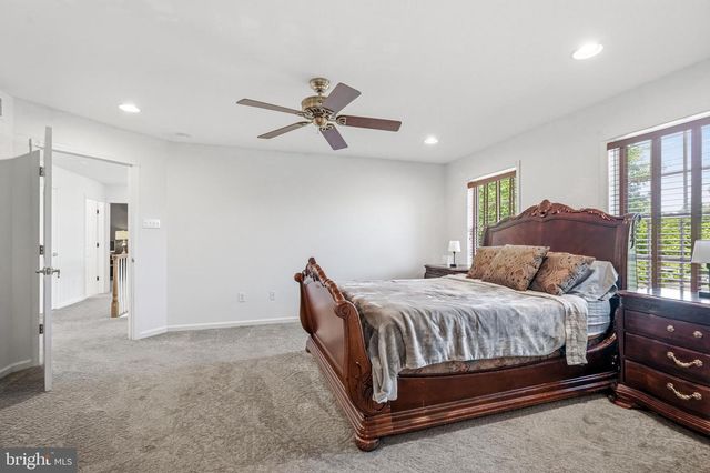 23 HUNTINGTON DR, Burlington, NJ 08016