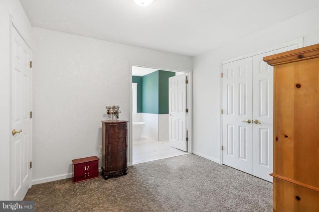 23 HUNTINGTON DR, Burlington, NJ 08016