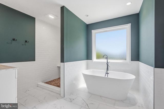23 HUNTINGTON DR, Burlington, NJ 08016