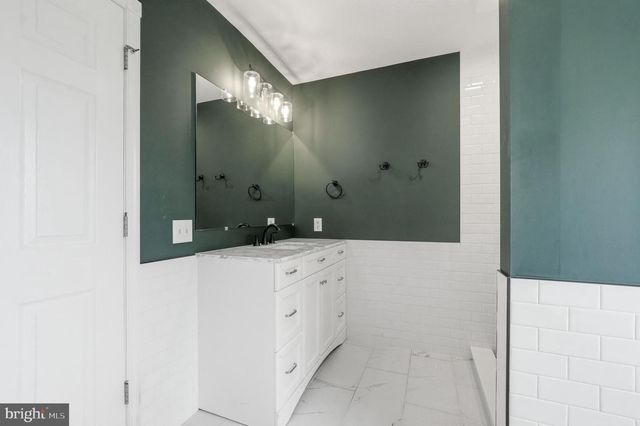 23 HUNTINGTON DR, Burlington, NJ 08016
