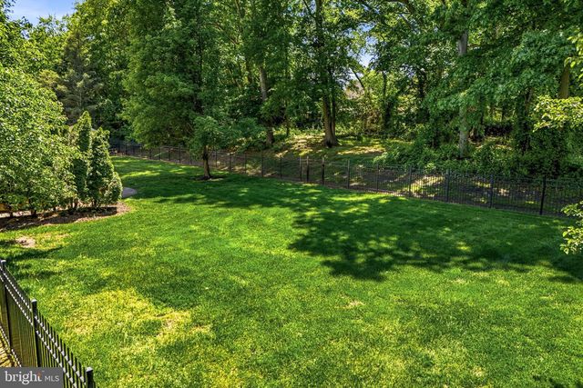 23 HUNTINGTON DR, Burlington, NJ 08016