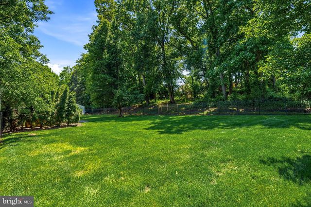 23 HUNTINGTON DR, Burlington, NJ 08016