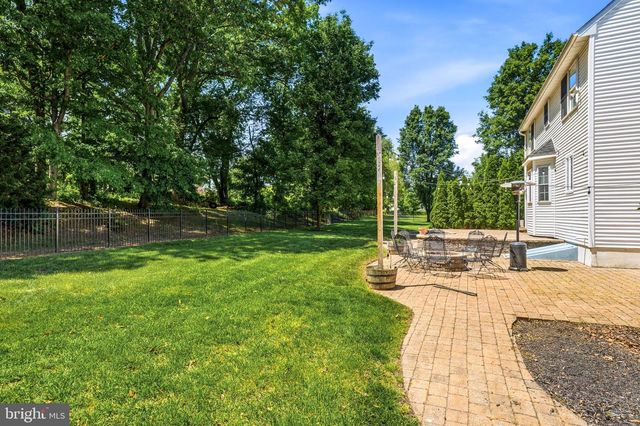 23 HUNTINGTON DR, Burlington, NJ 08016