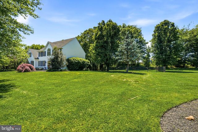 23 HUNTINGTON DR, Burlington, NJ 08016