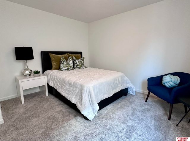 16907 Newport Avenue, Omaha, NE 68116