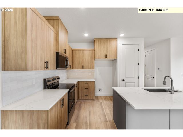 1564 Brown St, Woodburn, OR 97071
