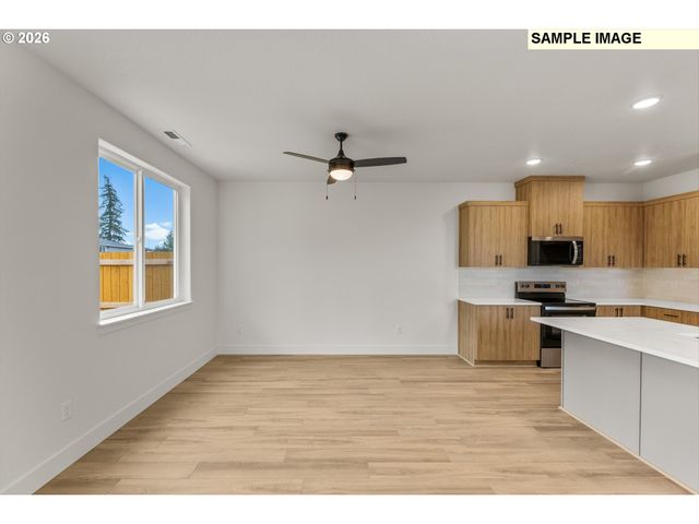 1564 Brown St, Woodburn, OR 97071