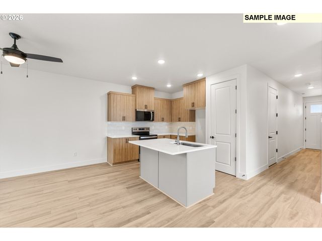1564 Brown St, Woodburn, OR 97071