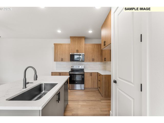 1564 Brown St, Woodburn, OR 97071