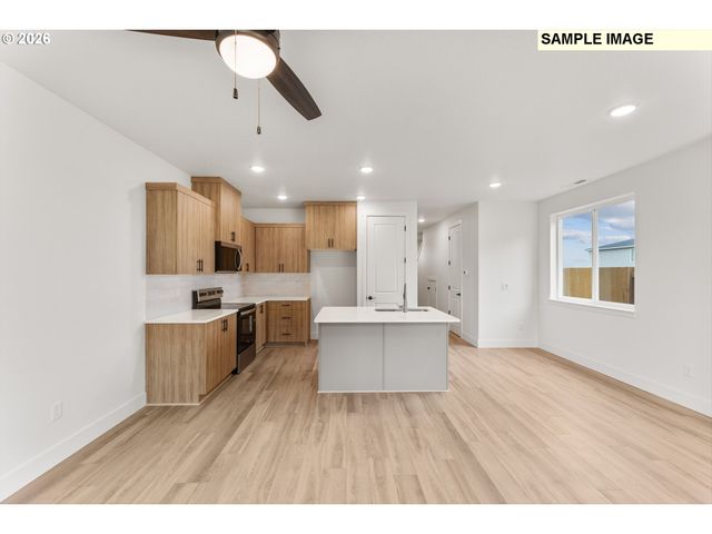 1564 Brown St, Woodburn, OR 97071