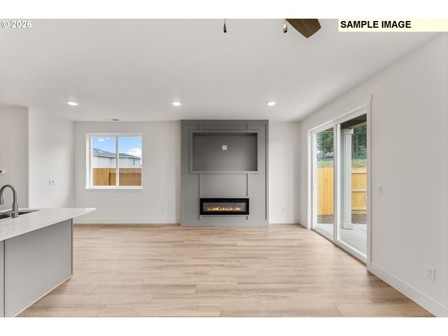 1564 Brown St, Woodburn, OR 97071
