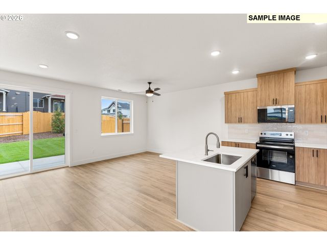 1564 Brown St, Woodburn, OR 97071