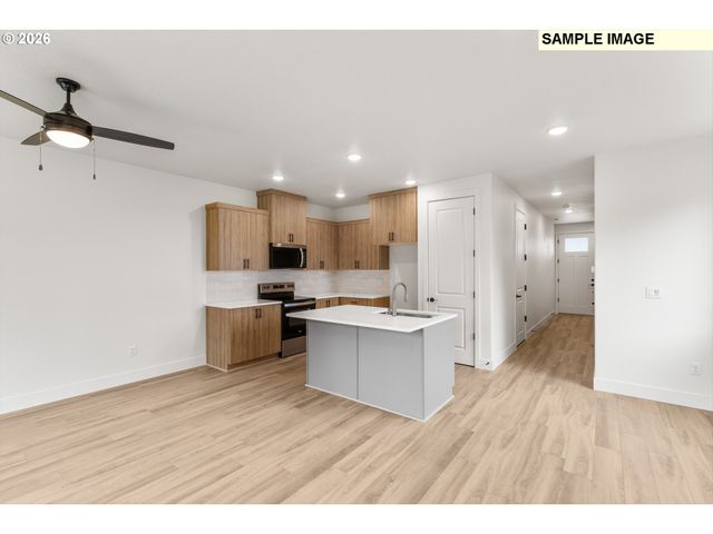 1564 Brown St, Woodburn, OR 97071