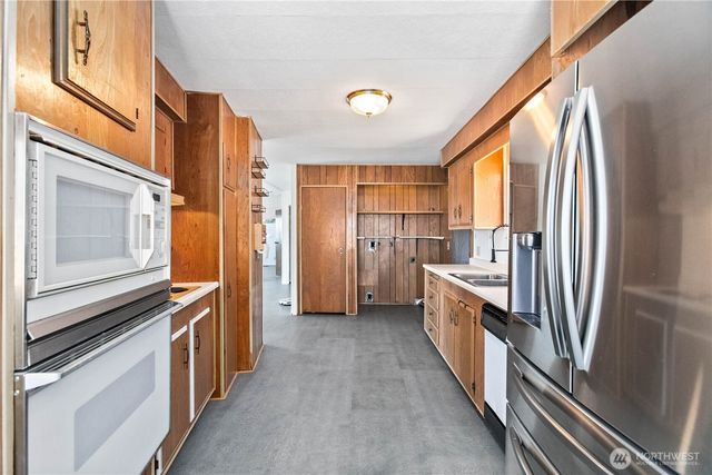 2372 Valley Avenue E, Port Orchard, WA 98366